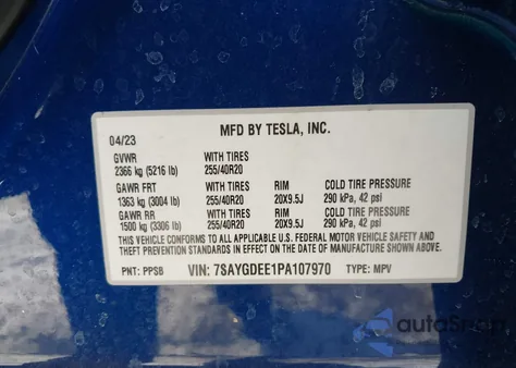 2023 Tesla Model Y Awd/Long Range Dual Motor All-Wheel Drive z USA, uszkodzony, nr VIN 7SAYGDEE1PA107970